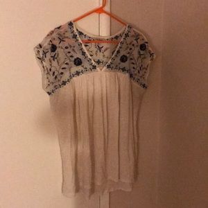 Lucky brand summer top with embroidered yoke sz L